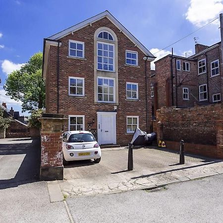 Loveyork Priory Apartment - Central With Parking Bagian luar foto