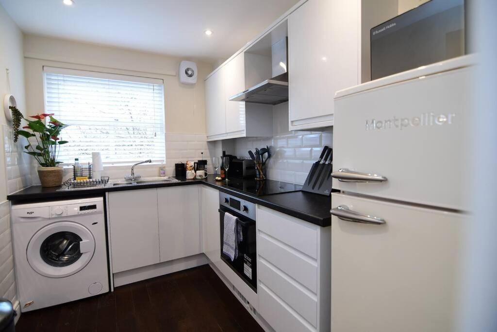 Loveyork Priory Apartment - Central With Parking Bagian luar foto