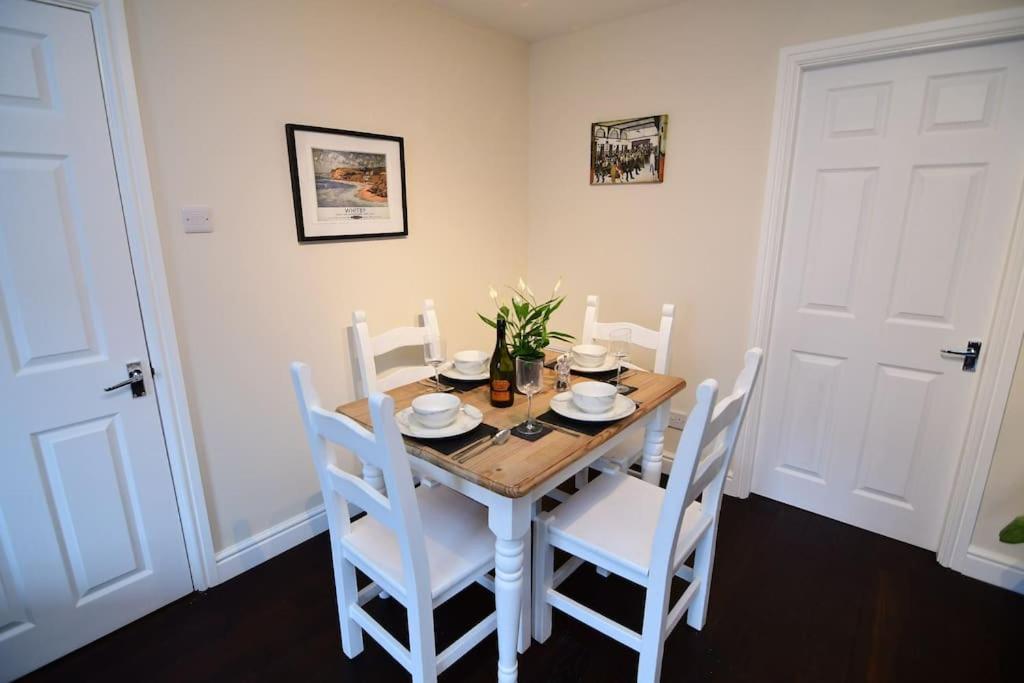 Loveyork Priory Apartment - Central With Parking Bagian luar foto