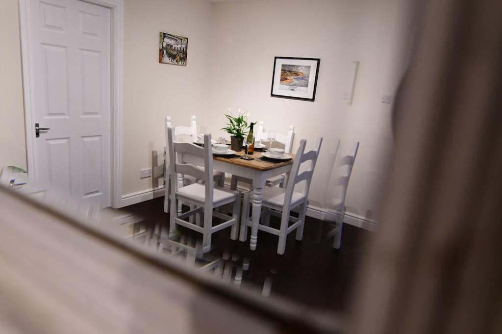 Loveyork Priory Apartment - Central With Parking Bagian luar foto
