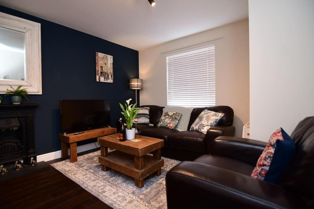 Loveyork Priory Apartment - Central With Parking Bagian luar foto