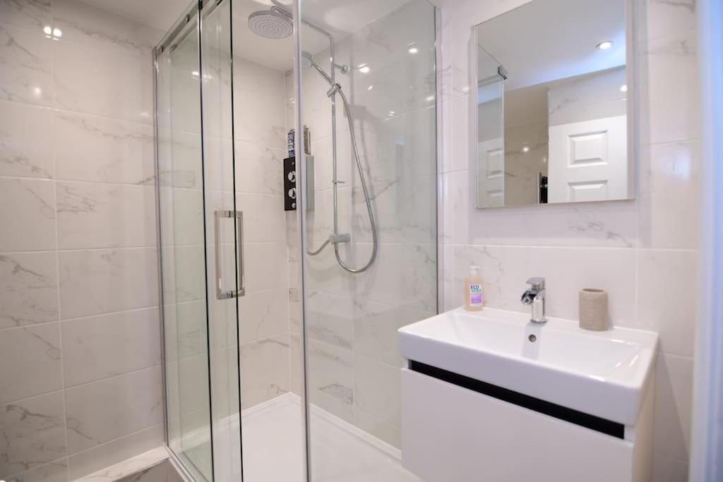 Loveyork Priory Apartment - Central With Parking Bagian luar foto