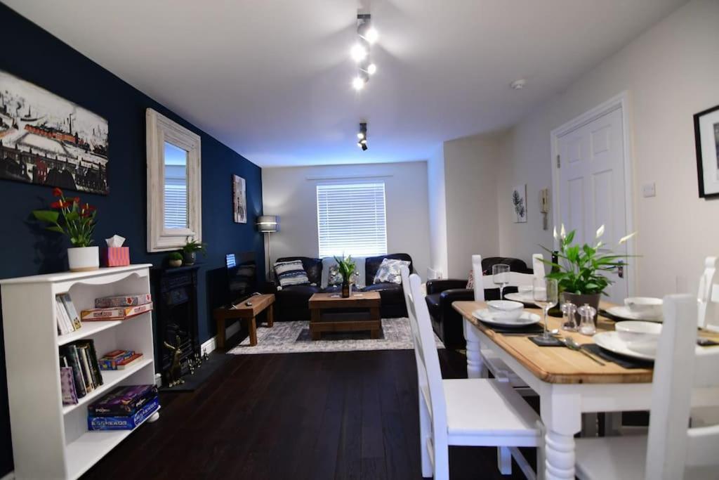Loveyork Priory Apartment - Central With Parking Bagian luar foto