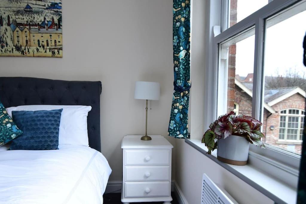 Loveyork Priory Apartment - Central With Parking Bagian luar foto